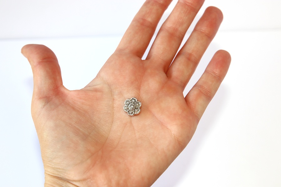 Korálek Fashion Jewerly - Květina zdobená puntíčky a srdíčky 2413