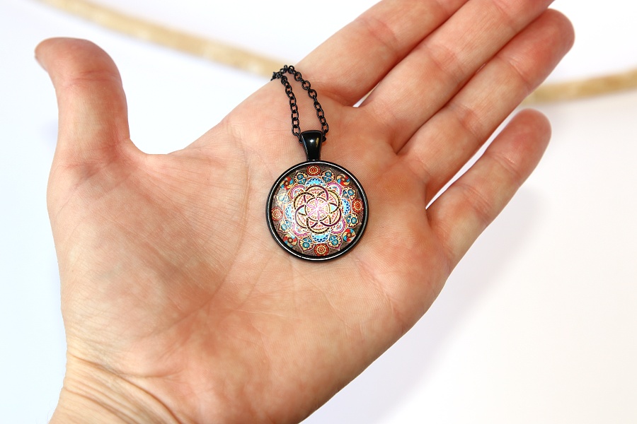 Řetízek Fashion Jewerly - Amulet Posvátná geometrie, Květ života, Merkaba, Barevná mandala v černém 2536