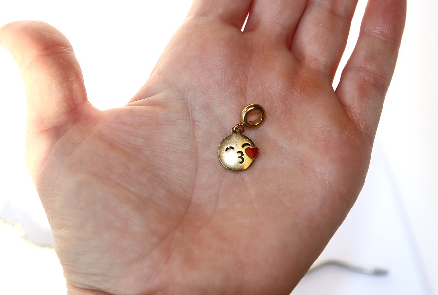 Korálek nerezový Fashion Jewerly - Přívěsek Zlatý smajlík, I Love you, Muck 2588