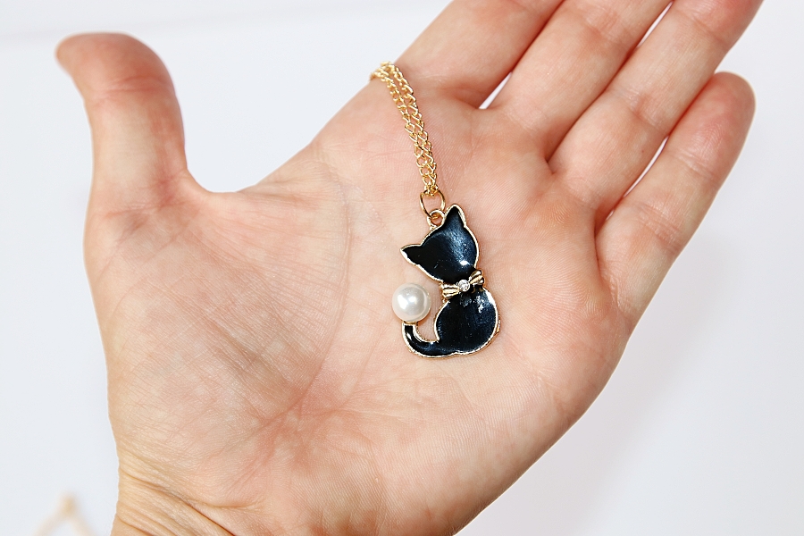 Řetízek Fashion Jewerly - Kočka s perličkou, Černá nebo bílá, Sedící silueta kočičky, Love cats 2886