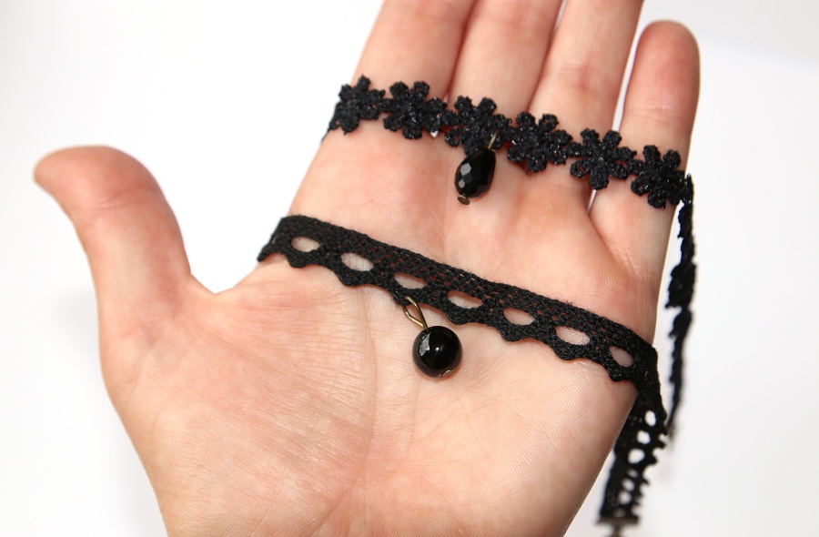 Choker Fashion Jewerly - Krajkový náhrdelník s černou Slzou nebo Kuličkou, Elegantní styl pro moderní dívky a ženy, Be Chic 3139