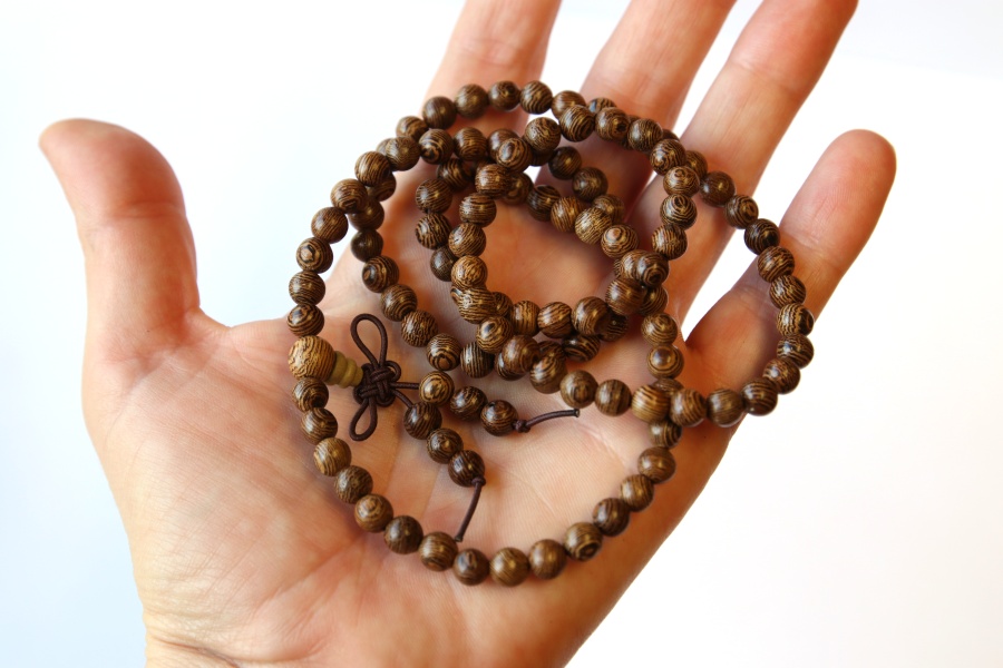 MR Náramek/náhrdelník - Buddha modlitba, Meditace, Yoga Life, 108 santalových korálků 3347