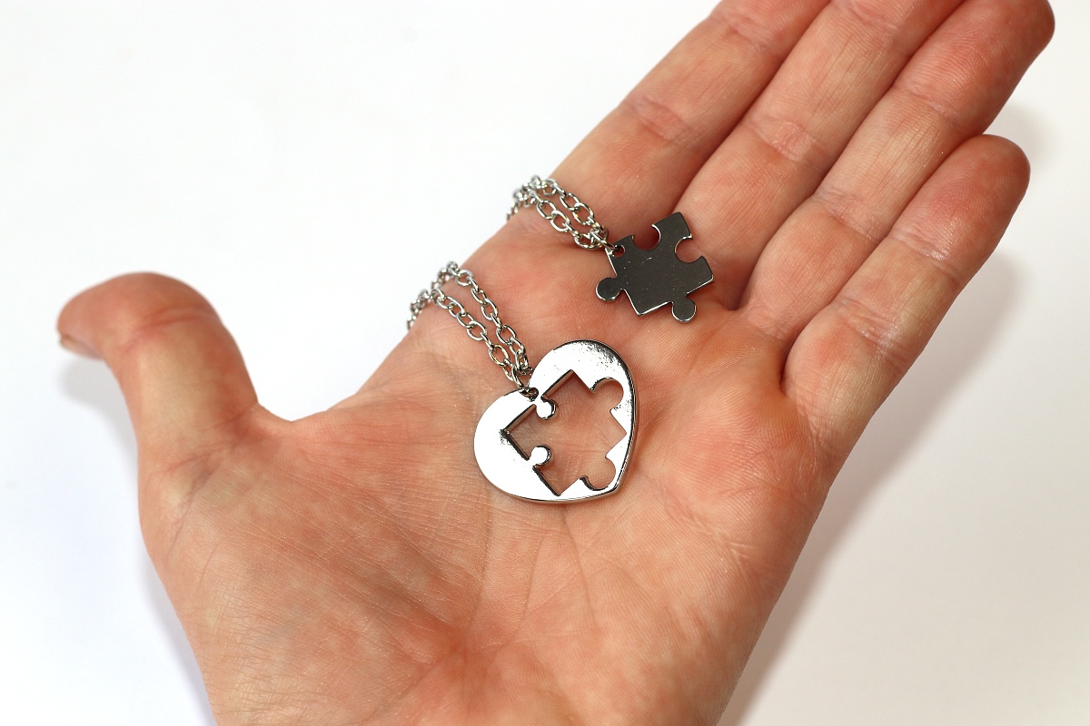 2ks Řetízky párové Fashion Jewerly - Srdce - do kterého pasuje chybějící kousek skládanky, Miluji tě, Love you, Miss you.. 3514
