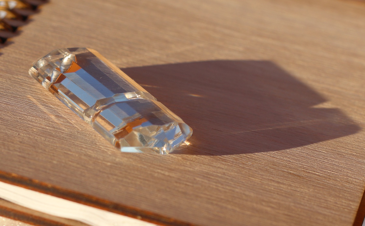 Joyka Křištálové korálky 5 x 2,4 x 0,9 cm - Špička Broušená, Kapka Hranatá, Skleněná Česká výroba, Starožitnost z lustrů, Lapač světla 3606