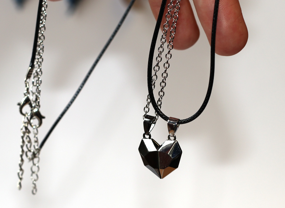 2ks Řetízky párové Fashion Jewerly - Srdce na dvě části, Magnetek je přitahuje k sobě, Miluji Tě!, Love you forever 3520